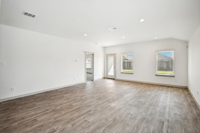 Building Photo - 8011 House bank Ln