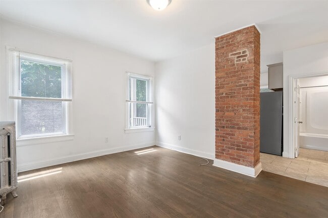 Building Photo - 281 Violet Ave