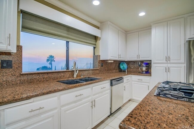 Building Photo - 7380 Live Oak Dr