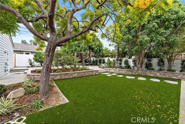 Building Photo - 450 Cliff Dr