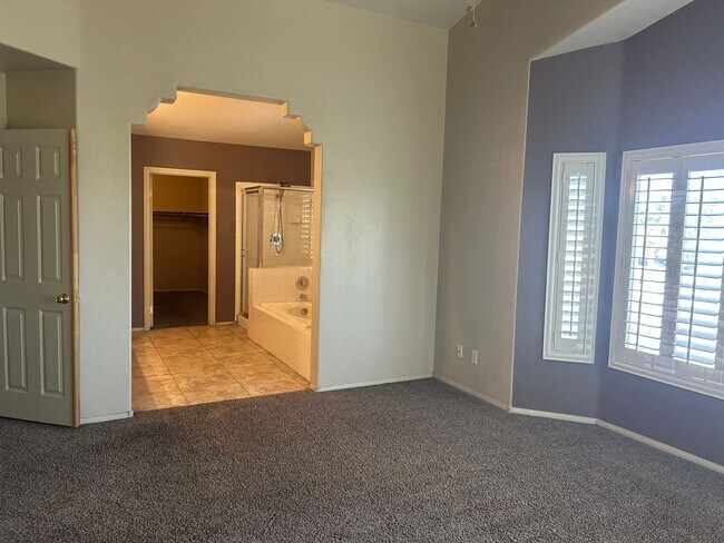 Building Photo - Beautiful Green Valley Home