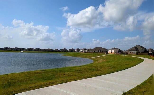 Building Photo - 6219 South Dr