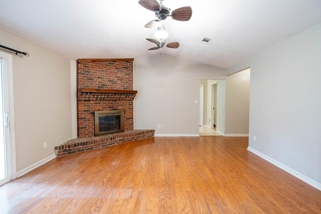 Building Photo - 4679 Inisheer Dr