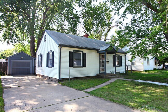 Primary Photo - 2041 S Emporia St