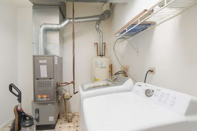 Building Photo - 1037 Park Hill Cir