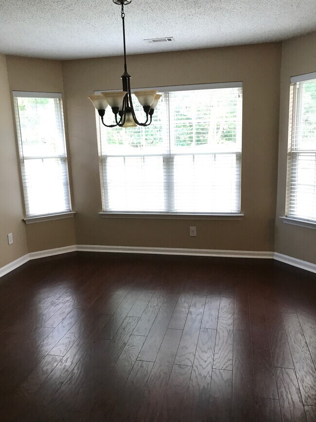 Building Photo - 110 Bridgeway Ln