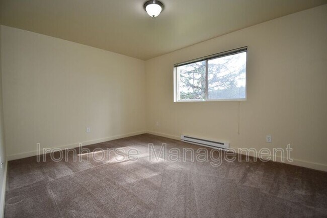 Building Photo - 807 W Villard St