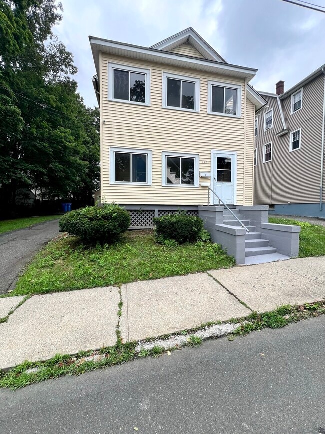 Primary Photo - 197 Sunnyside Ave