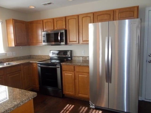Building Photo - 121 Dovetail Dr