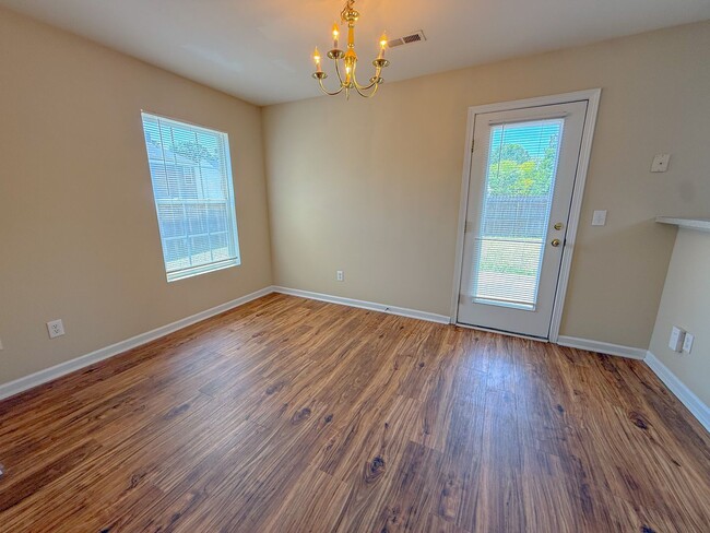 Building Photo - 3 Bedroom 2.5 Bath Single Family Home with Fenced Backyard!