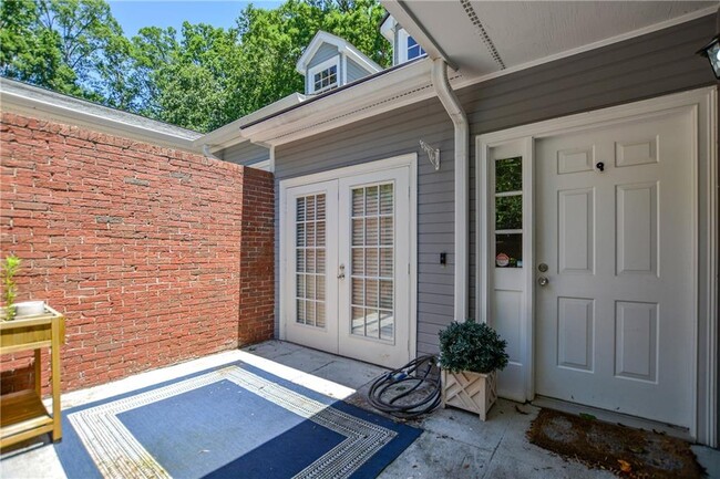 Building Photo - 2992 Crosswycke Forest Dr