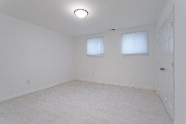 Building Photo - 4611 Charleston Terrace NW