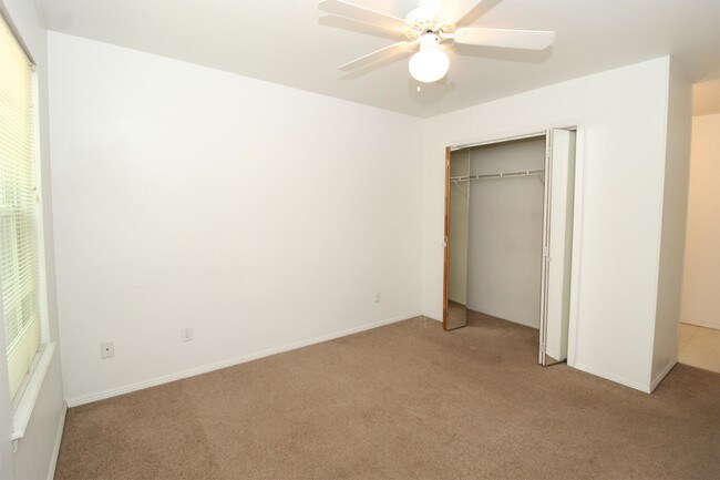 Building Photo - 1006 N Molly Ct
