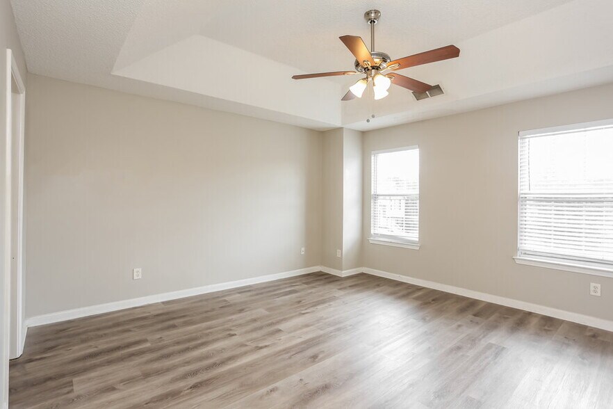 Building Photo - 4040 Brookfield Way