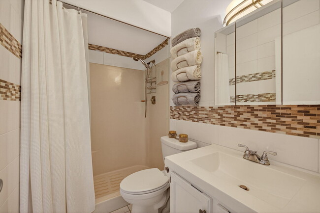 Building Photo - 1225 NW 21st St