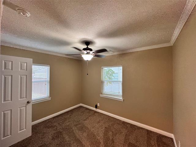 Building Photo - 912 Iowa St