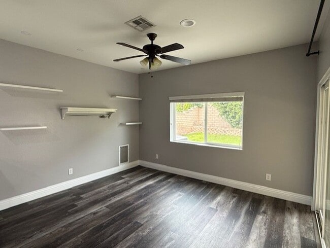 Building Photo - Home with Solar in Gated Sonora Wells