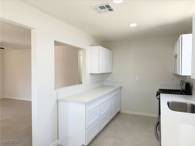 Building Photo - 236 Pershing Dr