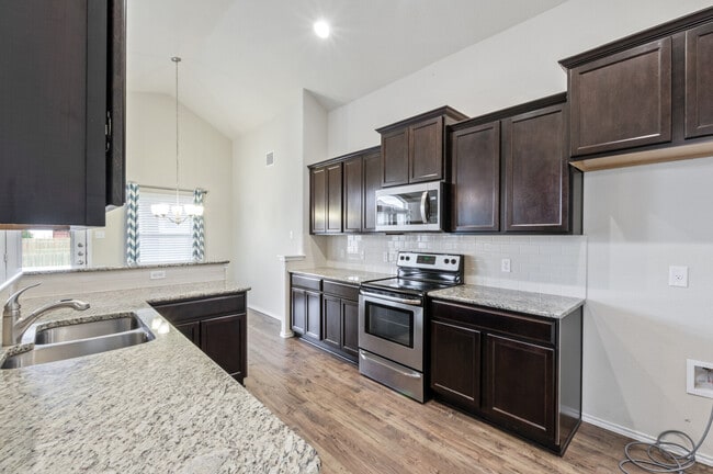 Building Photo - 1328 Blue Leaf Dr