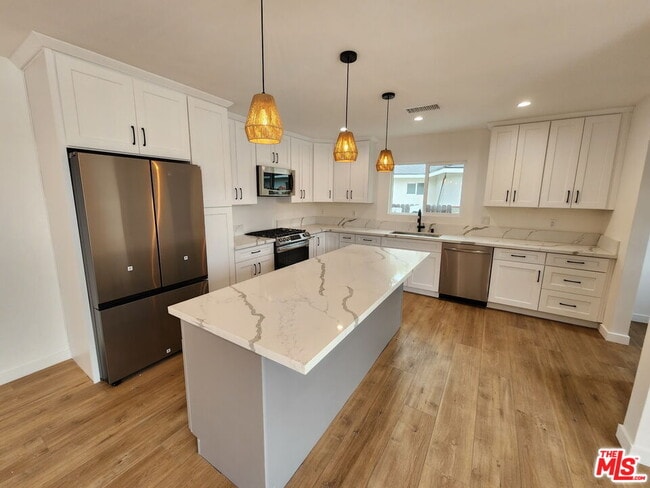 Building Photo - 6121 Sylvia Ave