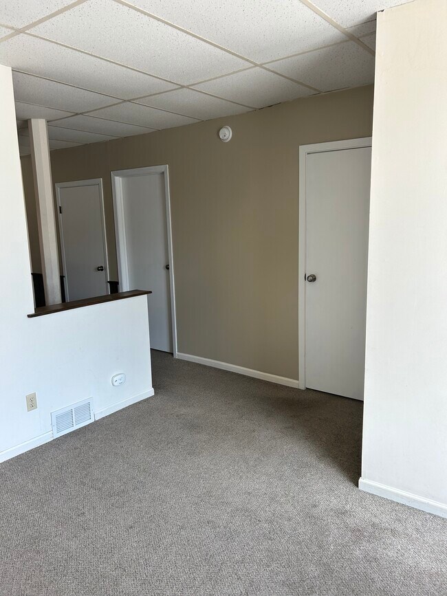 Building Photo - 108 S Main St