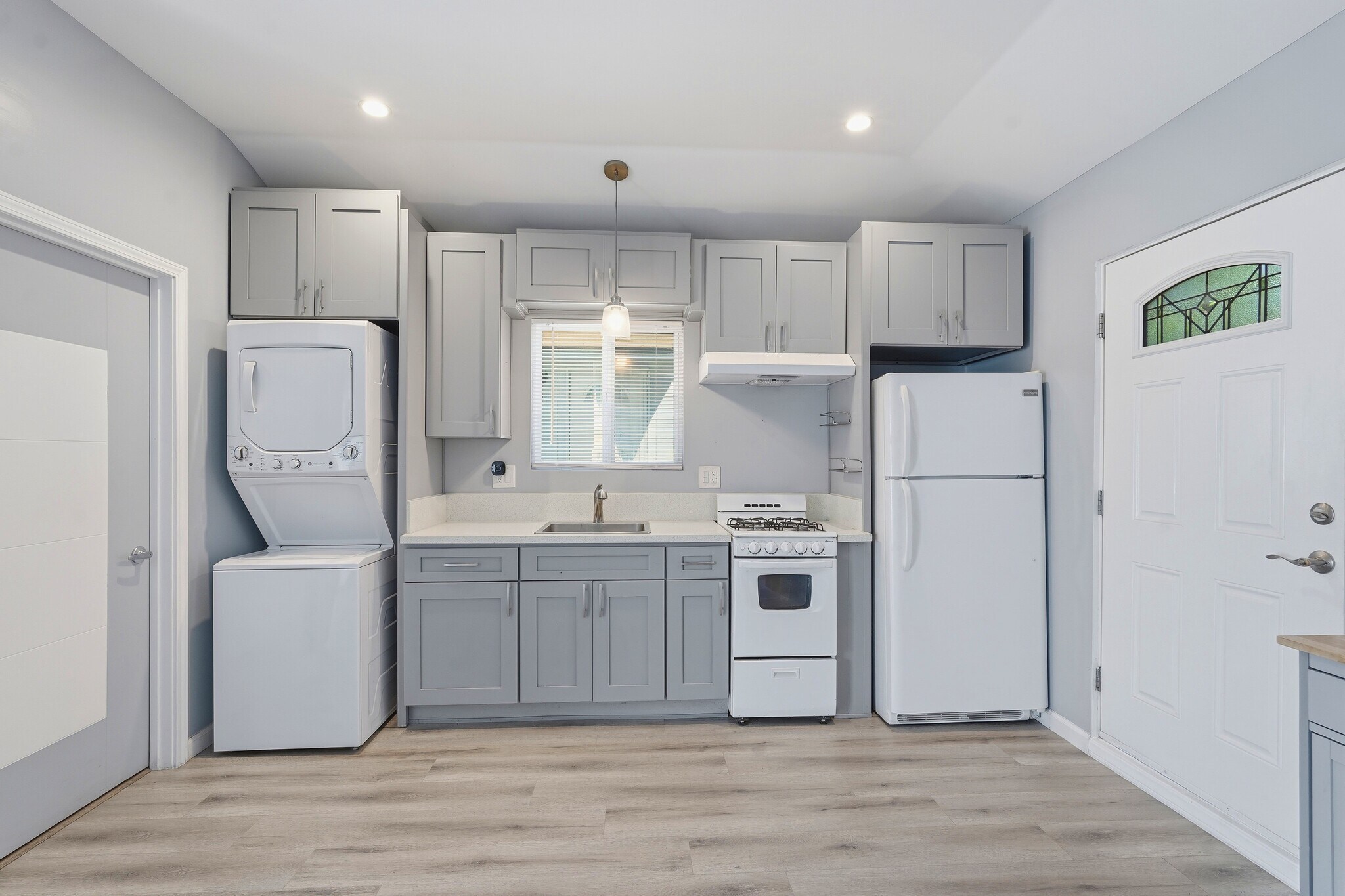 Building Photo - 5862 Beck Ave