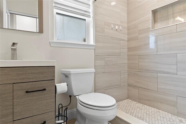 Building Photo - 1305 Fountainhead Dr