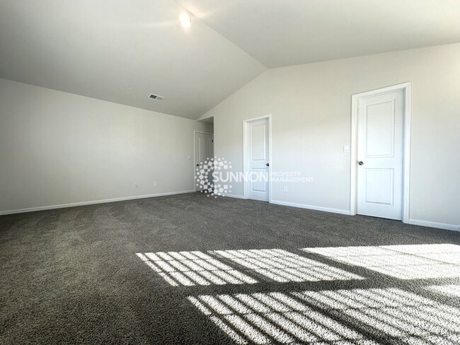 Building Photo - 4 Bedroom 2.5 Bathroom in Dallas NC