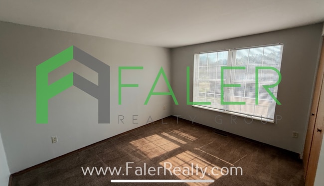 Building Photo - 2 Bed, 1.5 Bath Townhome