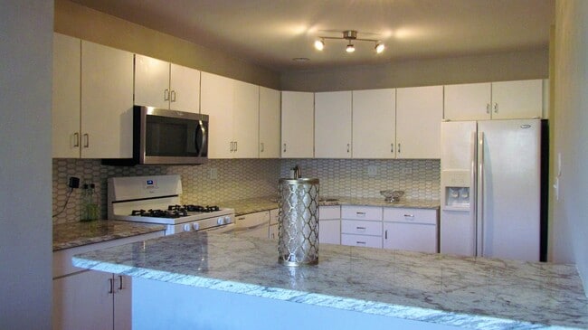 Building Photo - 1542 E Chivalry Ct