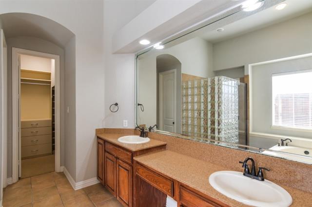 Building Photo - 9750 Candlewood Dr