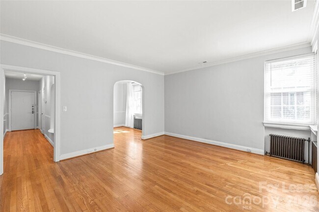 Building Photo - 920 Monticello Terrace