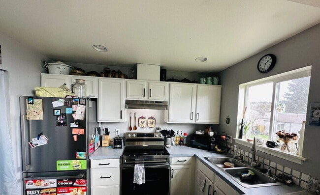 Building Photo - 3-Bedroom Townhome Minutes from Barkley Village, I-5 and Whole Food