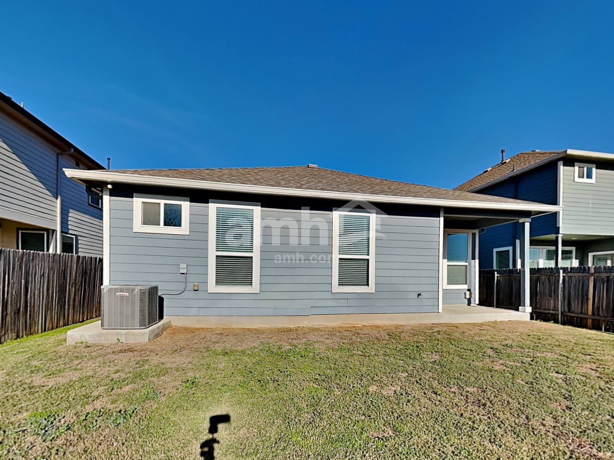 Building Photo - 421 Pebble Bend