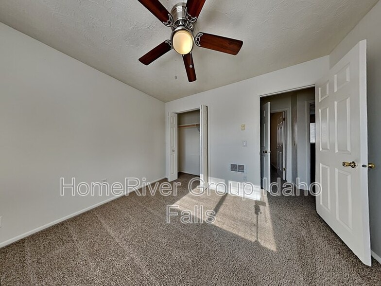 Building Photo - 380 Ladino Dr