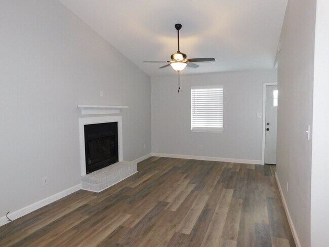 Building Photo - 208 Cedar Ridge Ct