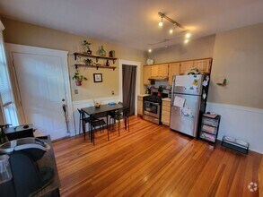 Building Photo - Location Location Location 2 Bd 1 Bath on ...