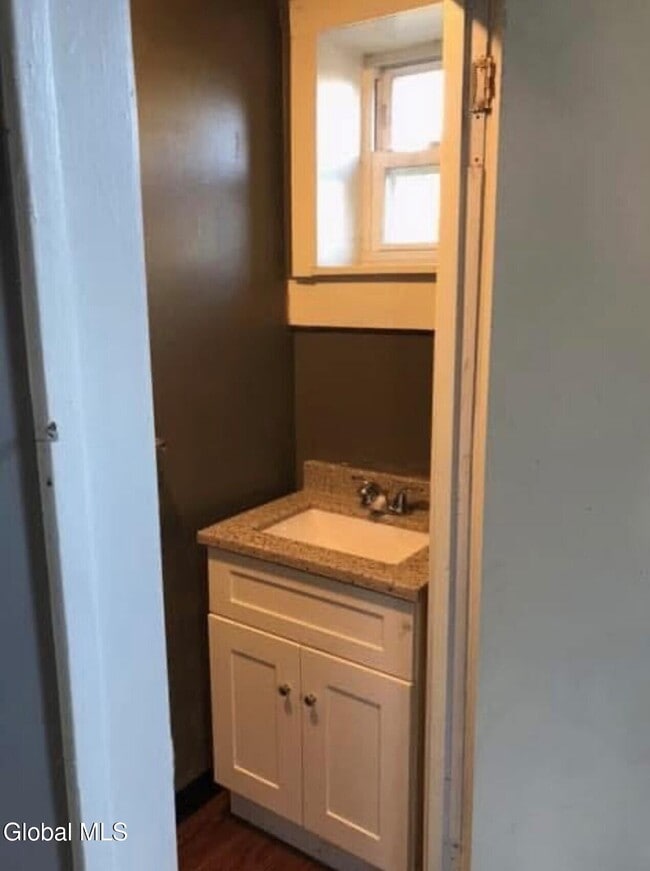 Building Photo - 821 23rd St