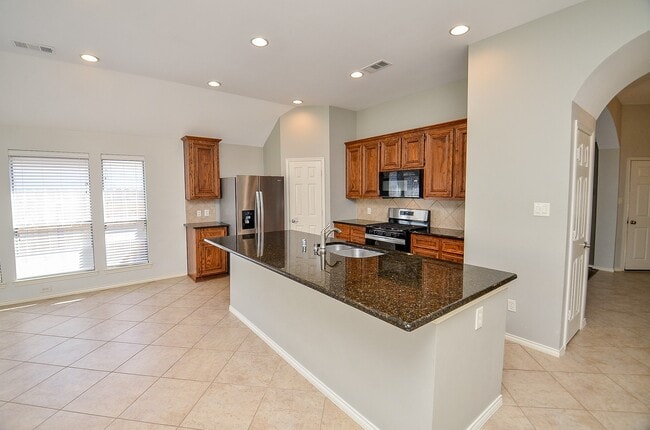 Building Photo - 26006 Palmdale Estate Dr