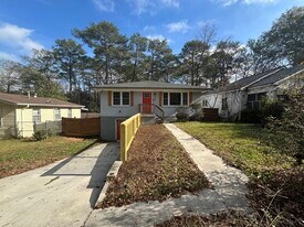 Building Photo - 569 Woods Dr NW