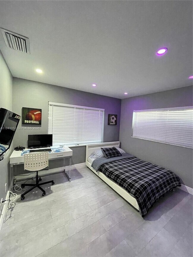 Building Photo - 6901 NW 82nd Ct