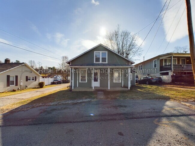 Building Photo - 2408 Poplar St