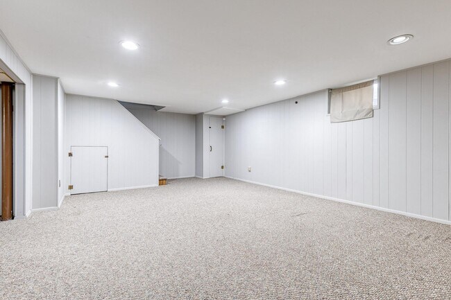 Building Photo - 1517 Dellsway Rd