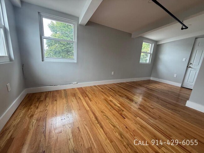 Building Photo - 103 Yonkers Ave