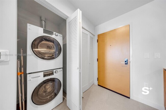 Building Photo - 11 NE 6th St