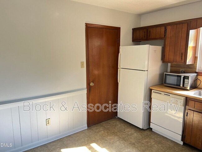 Building Photo - 4401 Bleeker Ct
