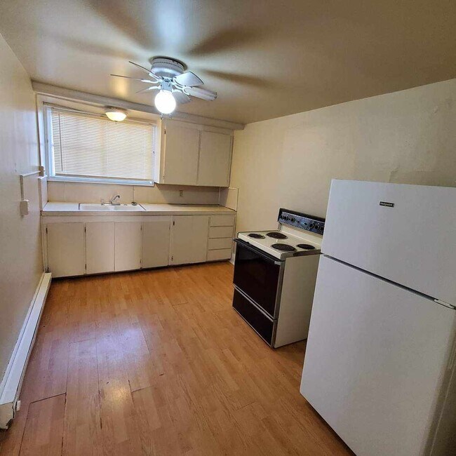 Building Photo - 407 Adams Ln