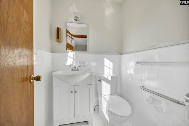 Building Photo - 1709 Woodfield Dr