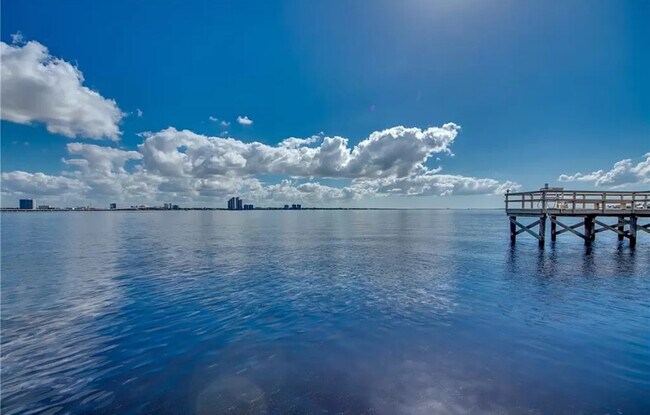 Building Photo - 3368 N Key Dr