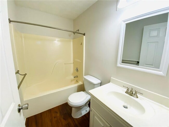 Building Photo - 4090 Riversong Dr NW